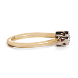 Помолвочное кольцо из комбинированного золота с одним бриллиантом